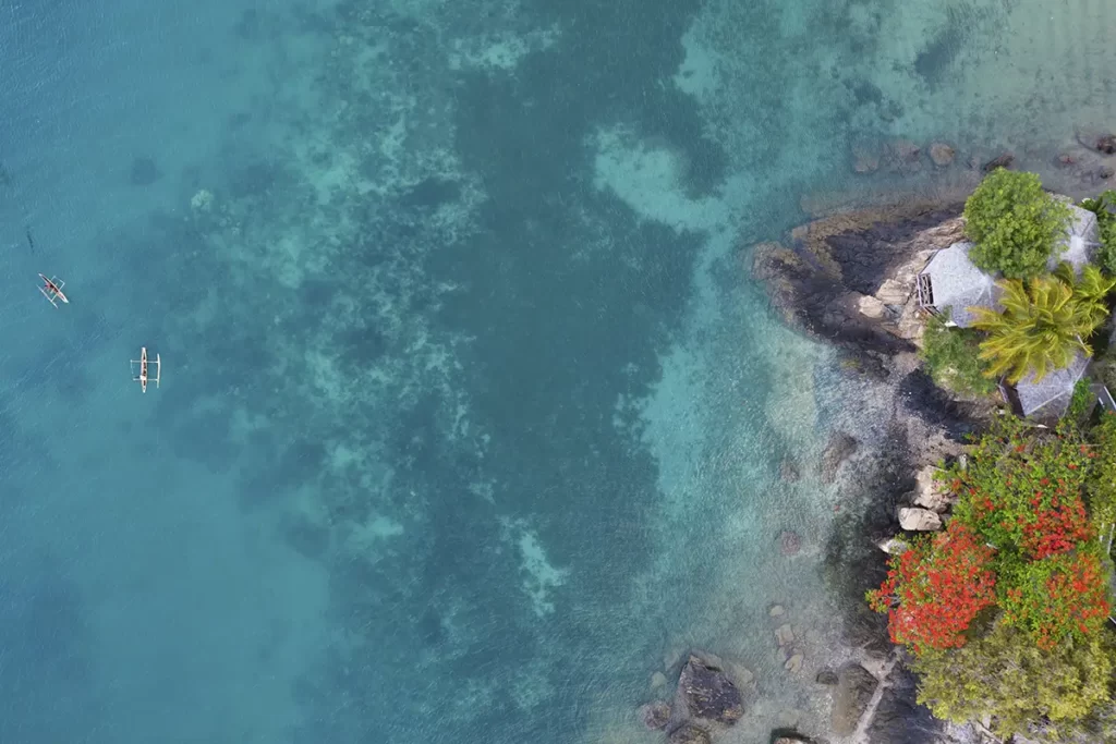 vue aérienne de la mer et la côte